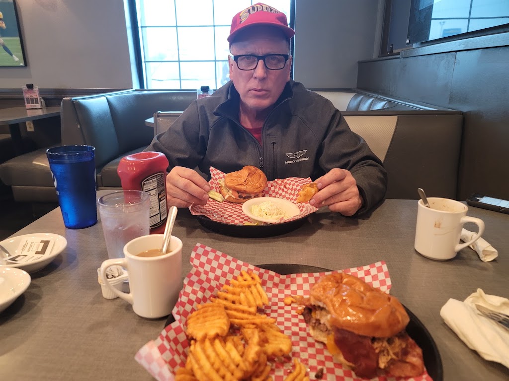 Features Sports Bar & Grill | restaurant | 1425 WI-16, West Salem, WI 54669, USA | 6087869000 OR +1 608-786-9000