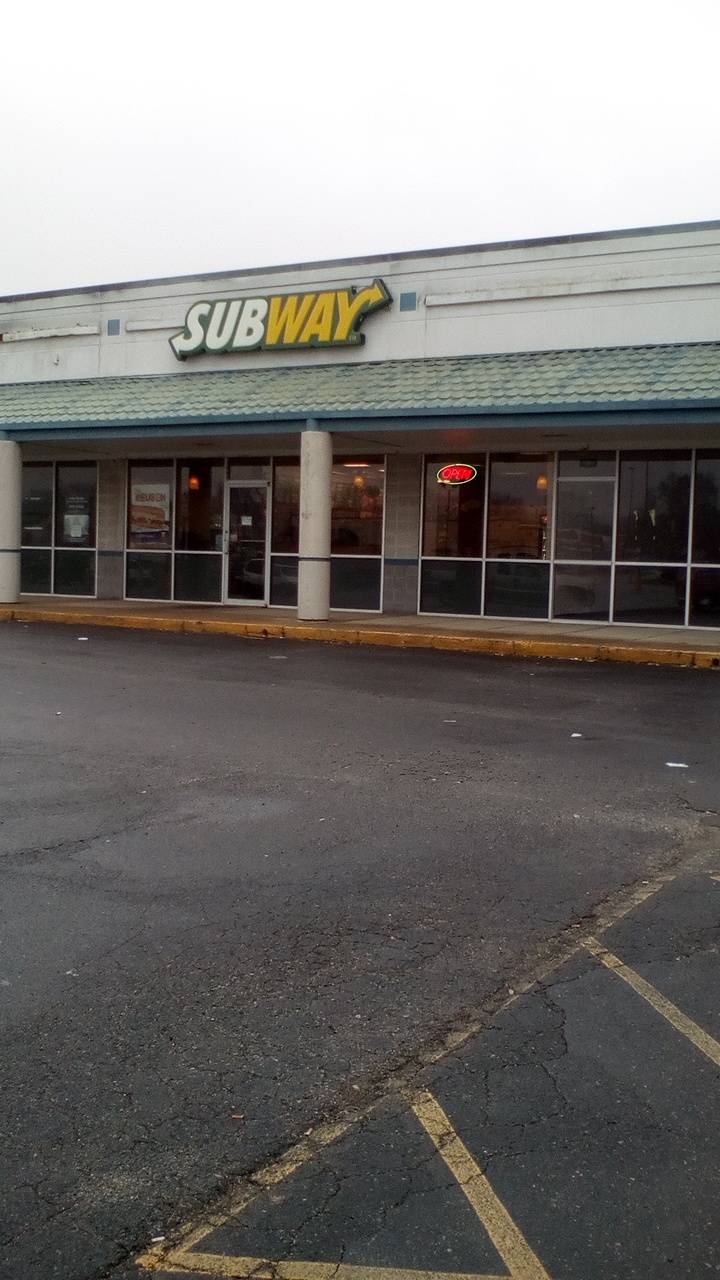 Subway | restaurant | 2170 Park Rd, Connersville, IN 47331, USA | 7658257031 OR +1 765-825-7031