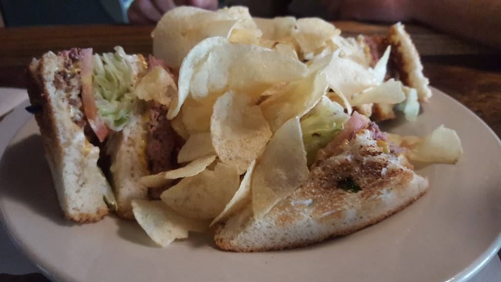 Earles Inn Pub & Grille | restaurant | 2806 York Rd, Gettysburg, PA 17325, USA | 7173343698 OR +1 717-334-3698