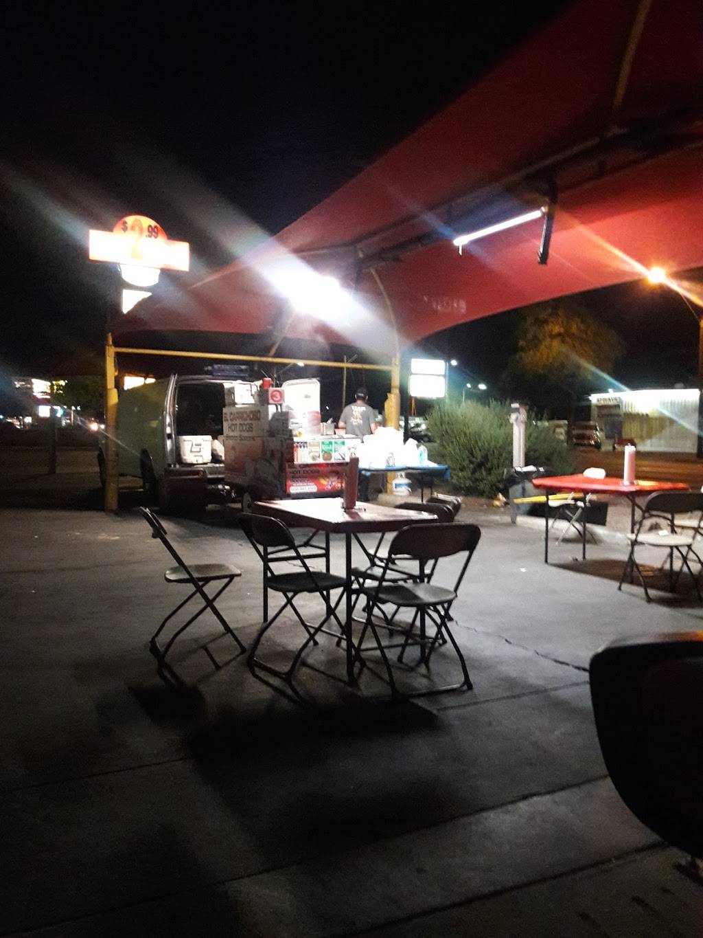 El Caprichoso Hot Dogs | restaurant | 9444 N 19th Ave, Phoenix, AZ 85021, USA | 6025613723 OR +1 602-561-3723