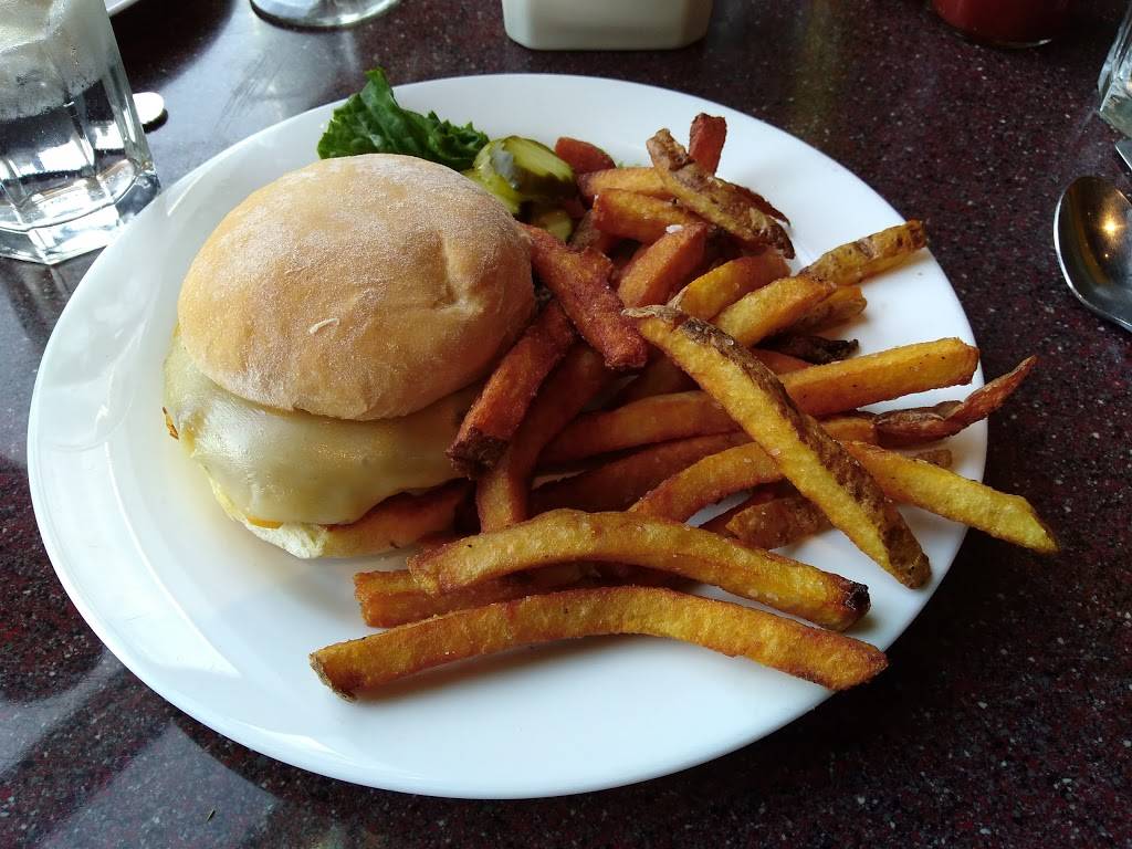 Market Basket | restaurant | 2501 S 90th St, Omaha, NE 68124, USA | 4023971100 OR +1 402-397-1100