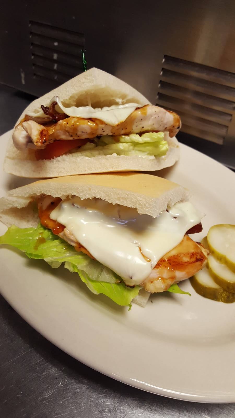 Brodies Seaport | restaurant | 215 Derby St, Salem, MA 01970, USA | 9785948490 OR +1 978-594-8490