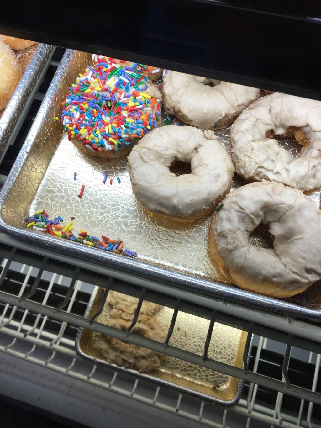 Bear Claw Bakery & Cafe | bakery | 2340 San Pablo Ave, Pinole, CA 94564, USA | 5107243105 OR +1 510-724-3105