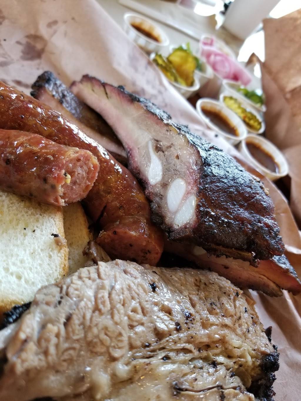 Lockhart Smokehouse BBQ | restaurant | 400 W Davis St, Dallas, TX 75208, USA | 2149445521 OR +1 214-944-5521