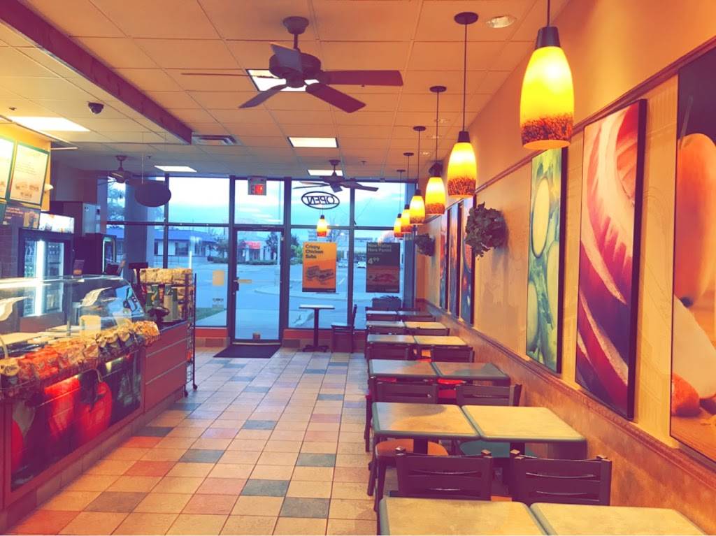 Subway | meal takeaway | 10909 Yonge St Unit #49, Richmond Hill, ON L4C 3E3, Canada | 9057705913 OR +1 905-770-5913