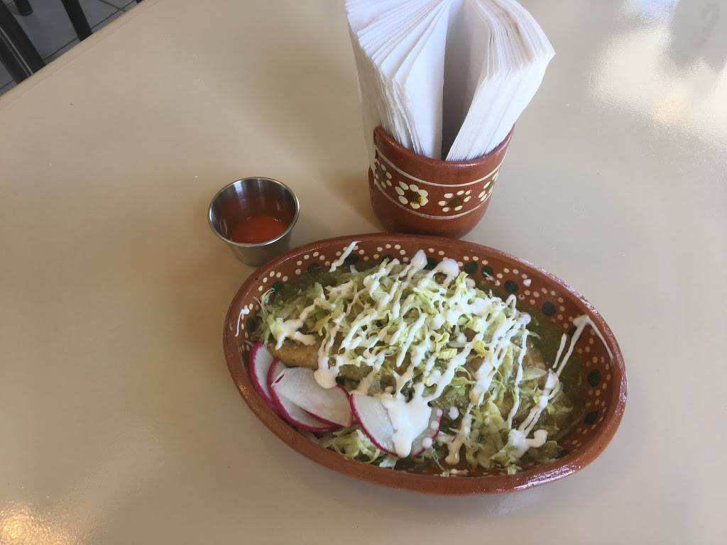 Antojos Guadalajara | restaurant | 1701 Guadalupe St, San Antonio, TX 78207, USA | 2104127451 OR +1 210-412-7451