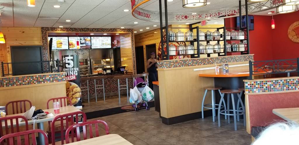 Popeyes Louisiana Kitchen | restaurant | 13050 Middlebelt Rd, Livonia, MI 48150, USA | 7347729462 OR +1 734-772-9462