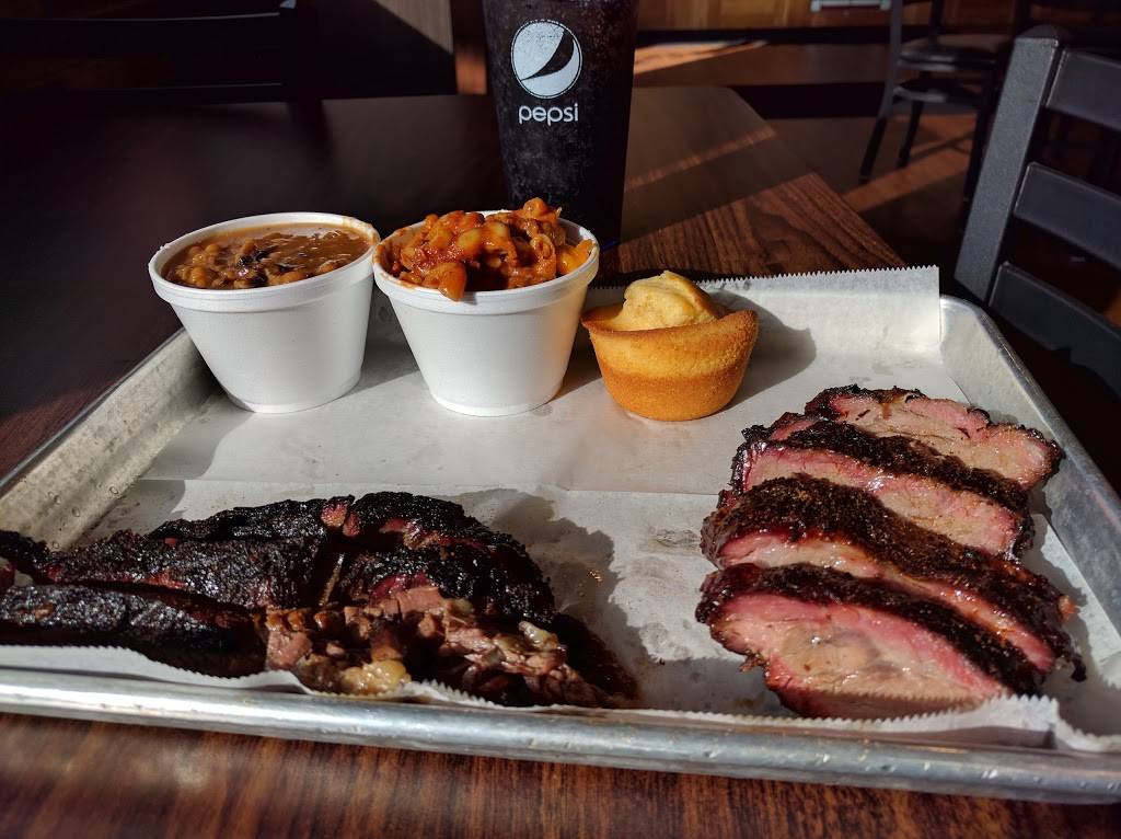 Big Eds BBQ & Bar | restaurant | 4030 Northpoint Blvd, Waukegan, IL 60085, USA | 8474735333 OR +1 847-473-5333