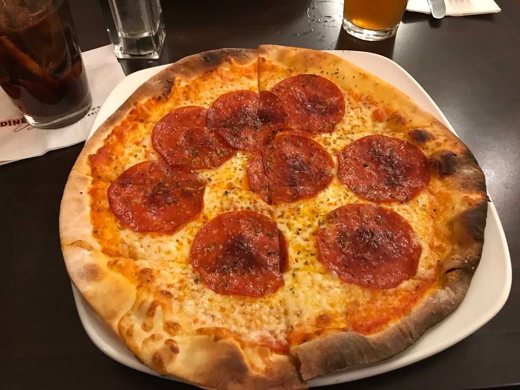 Dine Boston Bar & Grille | restaurant | 1 Harborside Dr, East Boston, MA 02128, USA | 6175675700 OR +1 617-567-5700