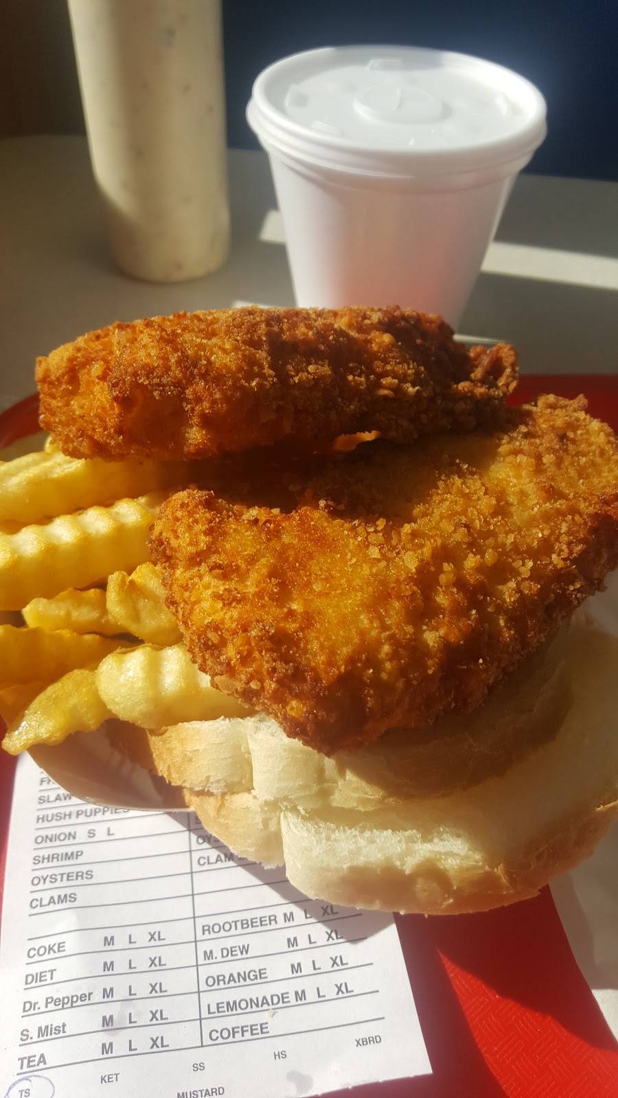 Rockys The Dock | restaurant | 805 E 10th St, Jeffersonville, IN 47130, USA | 8122821354 OR +1 812-282-1354