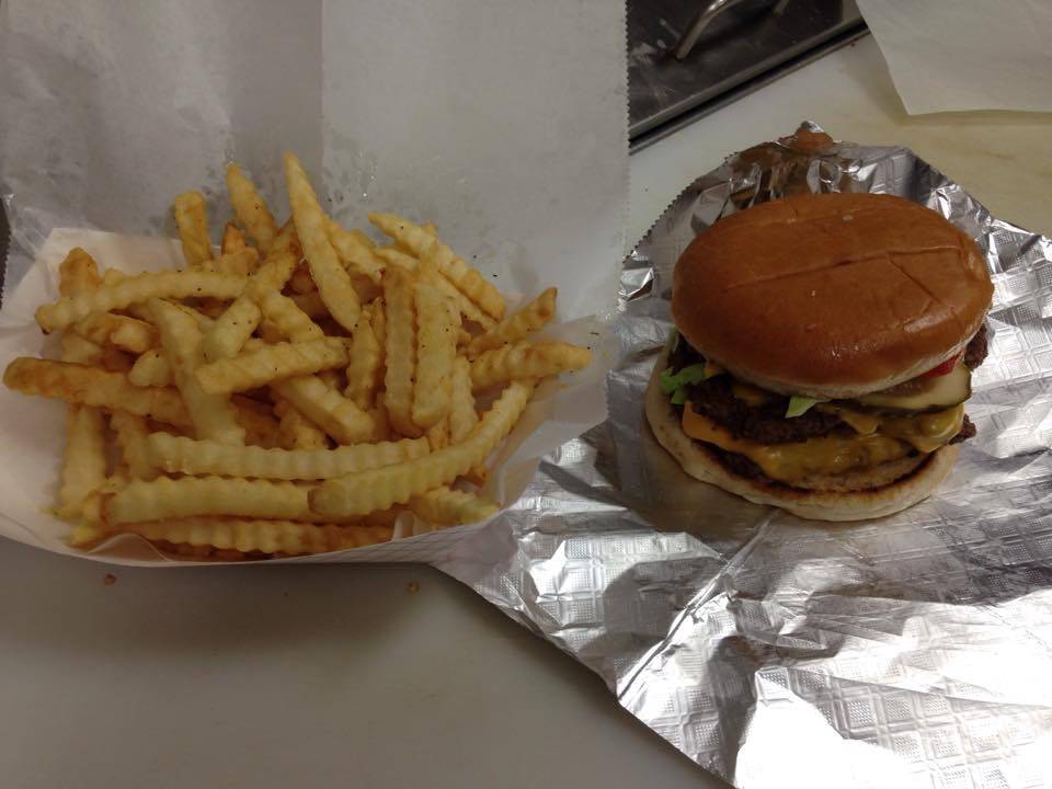 Southern Style Fish & Chicken | restaurant | 200 N MacArthur Hwy, Peoria, IL 61605, USA | 3098390902 OR +1 309-839-0902