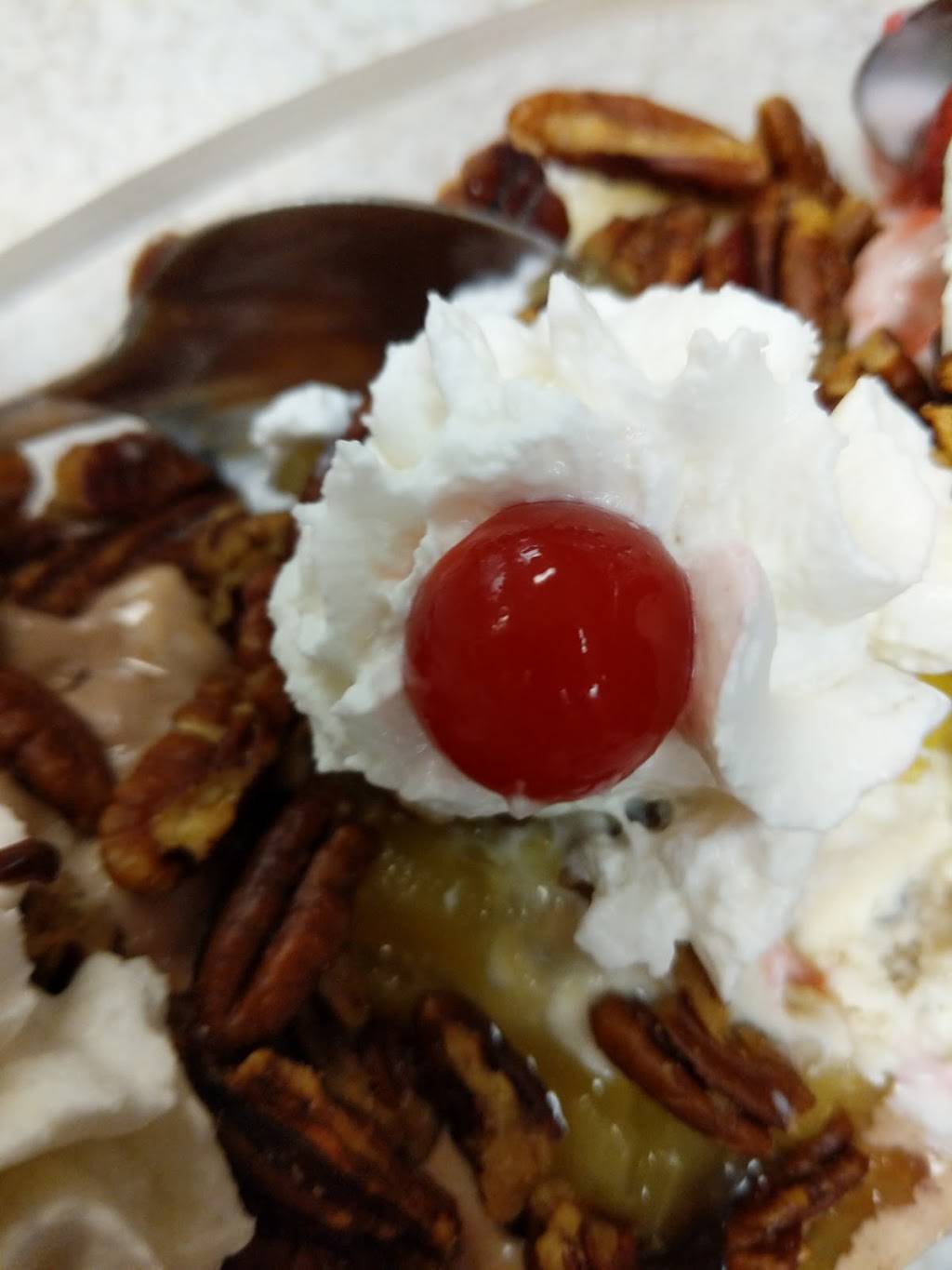 Oberweis Ice Cream and Dairy Store | restaurant | 400 S Randall Rd Unit A, Elgin, IL 60123, USA | 8476975970 OR +1 847-697-5970