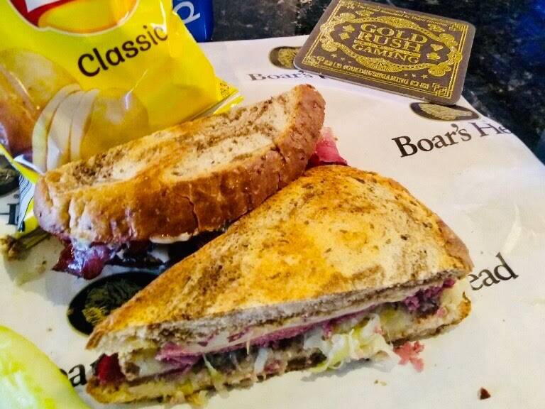 Lucky Bernies | restaurant | 3035 N Oak Grove Ave Ste 101, Waukegan, IL 60087, USA | 8476724722 OR +1 847-672-4722