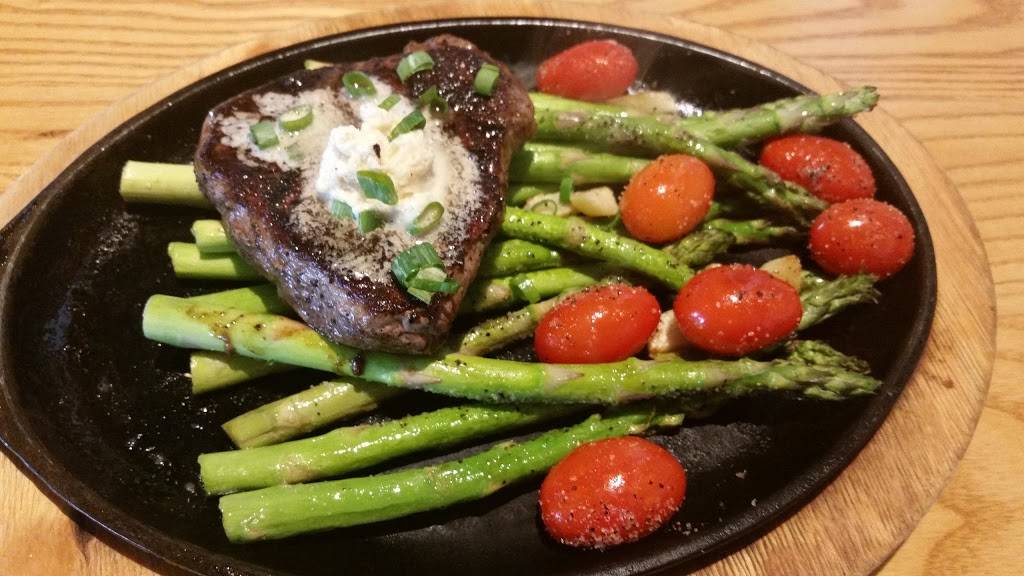 Chilis Grill & Bar | meal takeaway | 2101 Rockford St, Mt Airy, NC 27030, USA | 3367894199 OR +1 336-789-4199