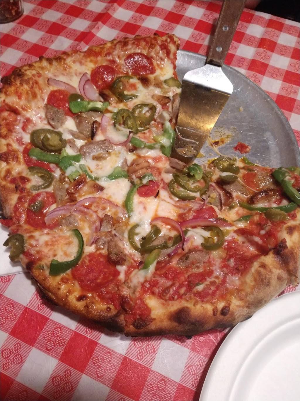 Ferraros Pizzeria & Pub | restaurant | 111 Jackson Ave, Memphis, TN 38103, USA | 9015222033 OR +1 901-522-2033