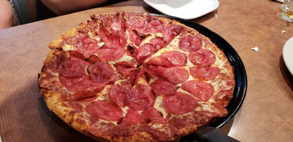 Bostons Restaurant & Sports Bar | restaurant | 3911 Venetian Dr, Newburgh, IN 47630, USA | 8128533400 OR +1 812-853-3400