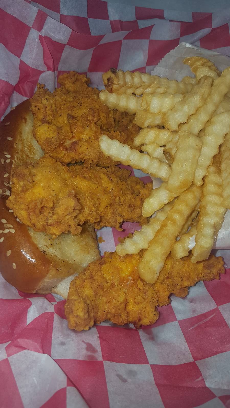 The Crispy Chick | restaurant | 5618 Woodland Ave, Cleveland, OH 44104, USA | 2163314700 OR +1 216-331-4700