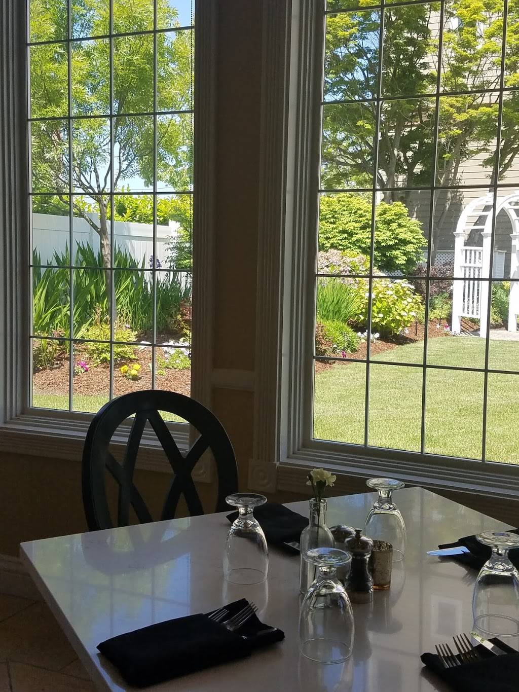 5th Street Bistro | restaurant | Majestic Inn & Spa, 419 Commercial Ave, Anacortes, WA 98221, USA | 3602991400204 OR +1 360-299-1400 ext. 204