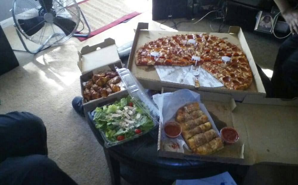 Benitos Pizza Royal Oak ???? Order Pizza Delivery Online | meal delivery | 1700 Rochester Rd, Royal Oak, MI 48067, USA | 2487445555 OR +1 248-744-5555