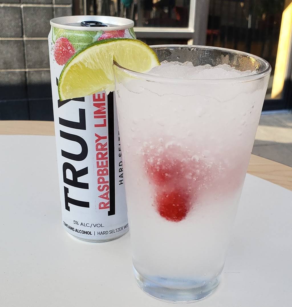 Pour Bar & Lounge | night club | 485 Springfield St, Feeding Hills, MA 01030, USA | 4132099934 OR +1 413-209-9934