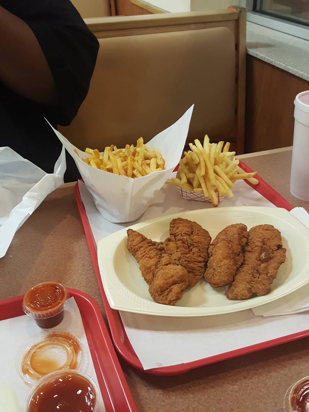 Panos Big Boy | restaurant | 732 Burnham Ave, Calumet City, IL 60409, USA | 7088915530 OR +1 708-891-5530