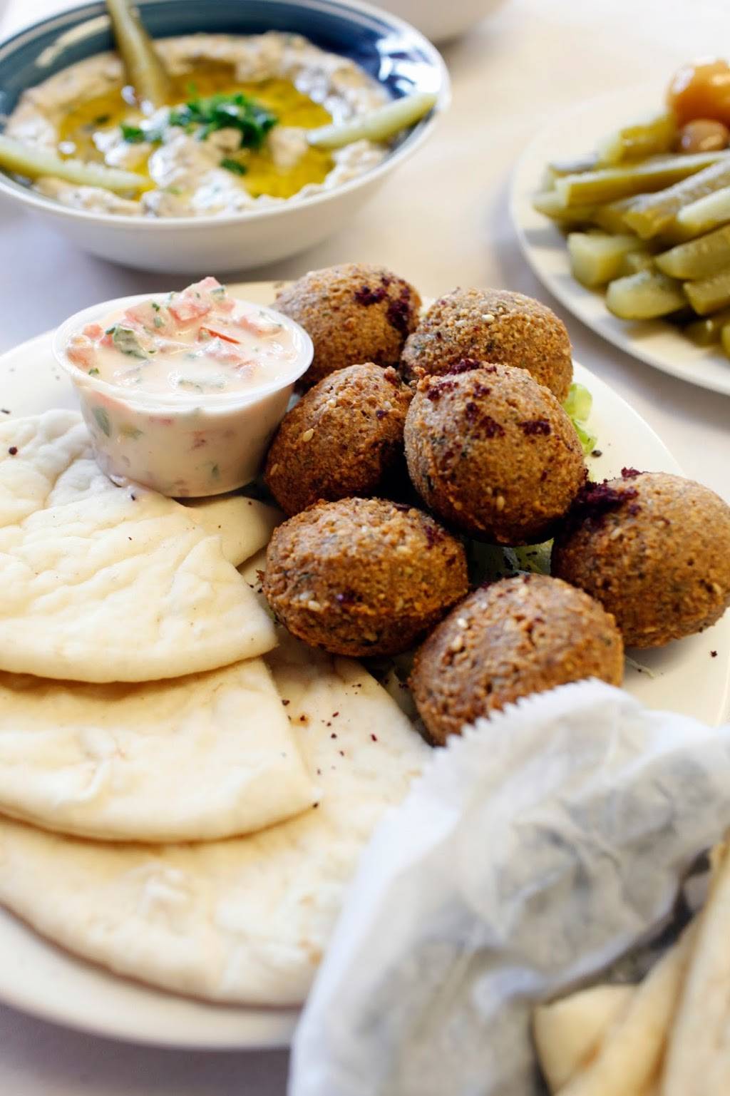 Aladdins Mediterranean Cuisine | restaurant | 37 Bank St #2, New Albany, IN 47150, USA | 5024897969 OR +1 502-489-7969