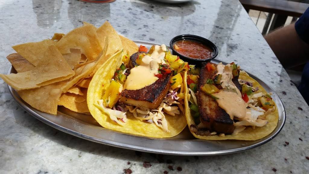 Social Tap Ventura | restaurant | 1105 S Seaward Ave, Ventura, CA 93001, USA | 8056678485 OR +1 805-667-8485