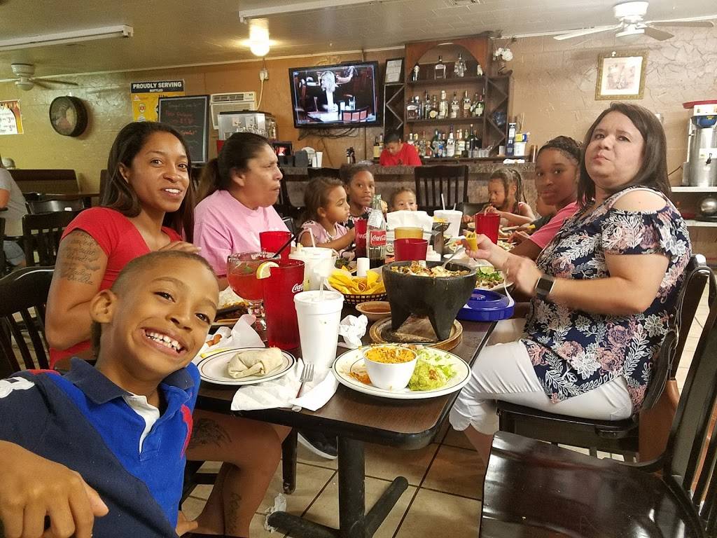 Cheps pizza and burgers | restaurant | 615 N Avenue G, Clifton, TX 76634, USA | 2546754000 OR +1 254-675-4000