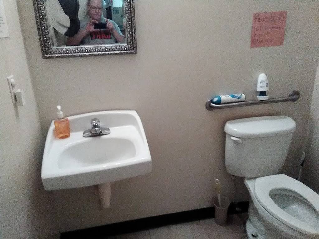 Hot Dog Hut | restaurant | 2718 N John B Dennis Hwy F, Kingsport, TN 37660, USA | 4232882178 OR +1 423-288-2178