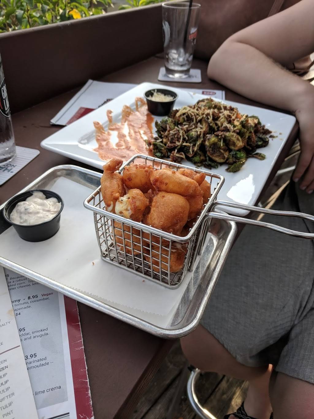 Stubbys Gastrogrub & Beer Bar | restaurant | 2060 N Humboldt Blvd Suite 200, Milwaukee, WI 53212, USA | 4147636324 OR +1 414-763-6324