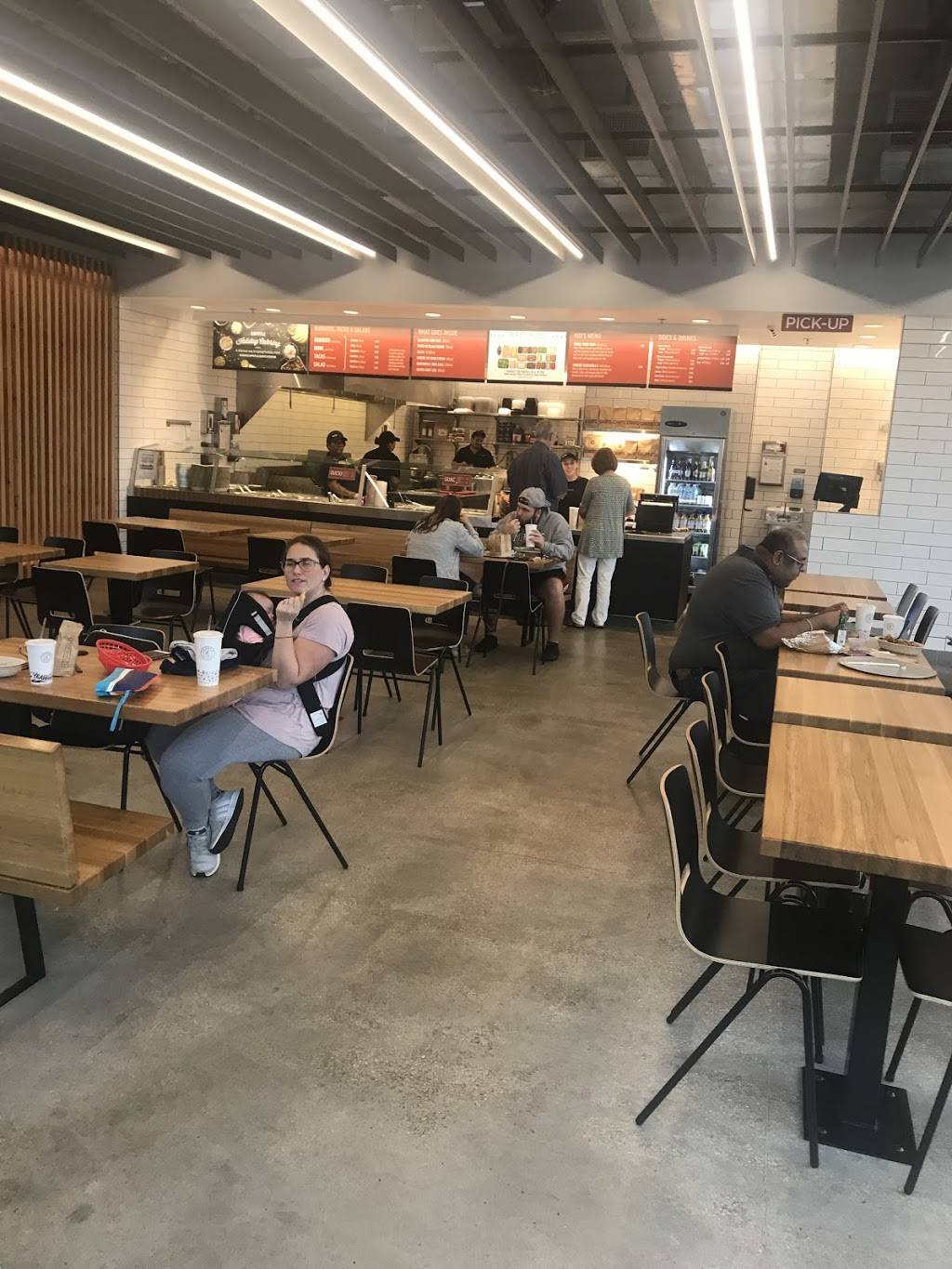 Chipotle Mexican Grill | restaurant | 5860 State Road 100 E, Unit 200, Palm Coast, FL 32164, USA | 3865867391 OR +1 386-586-7391