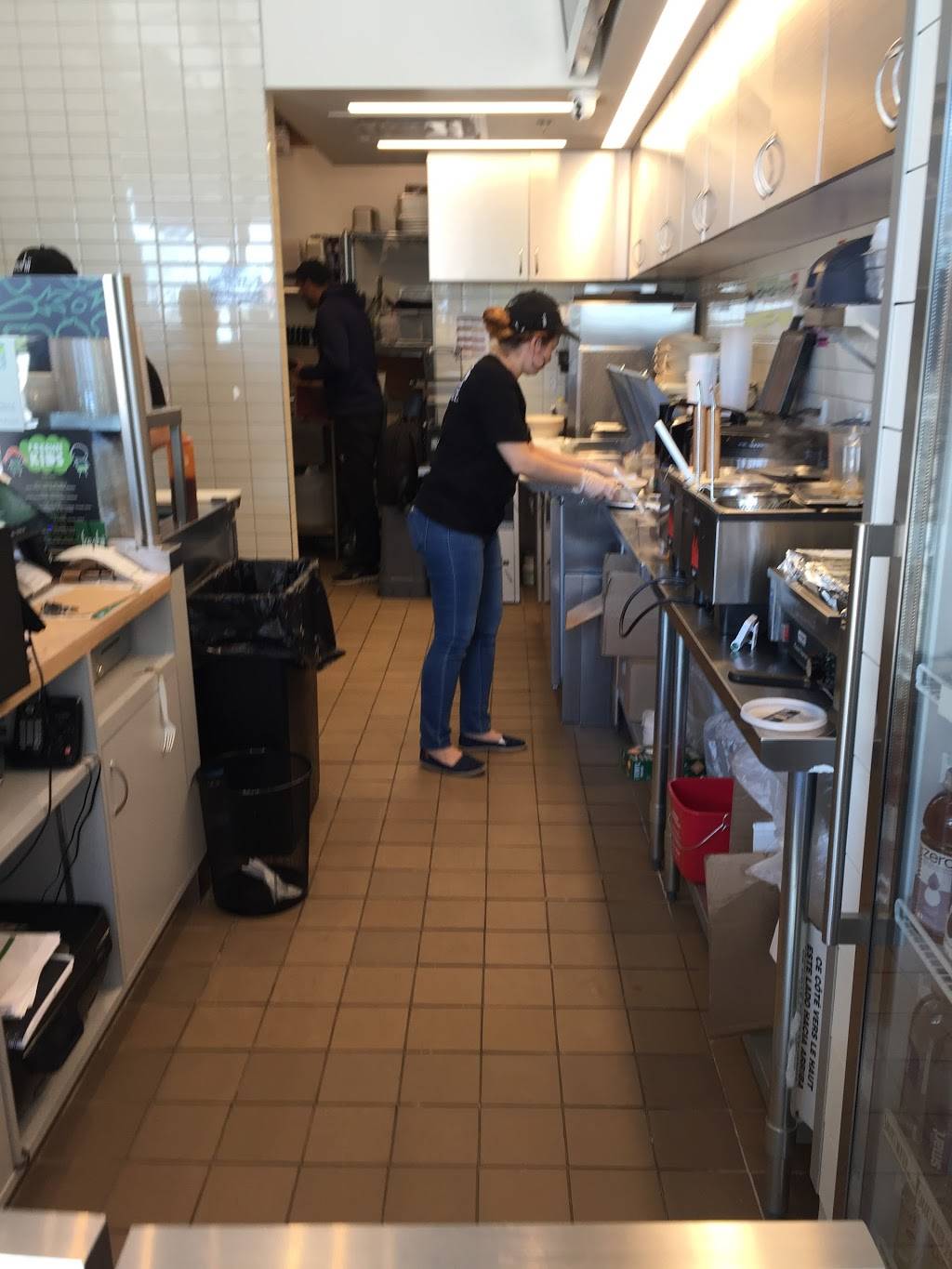 Freshii | restaurant | 208 Queens Quay W, Toronto, ON M5J 2Y5, Canada | 4373171400 OR +1 437-317-1400