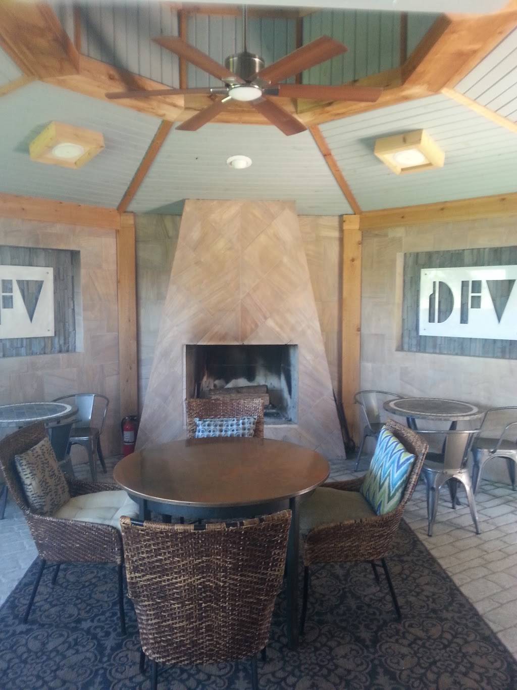 Danenberger Family Vineyards | restaurant | 12341 Irish Rd, New Berlin, IL 62670, USA | 2174886321 OR +1 217-488-6321