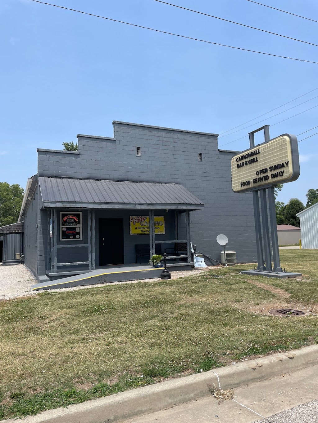 Cannonball Bar and Grill | restaurant | 1400 Fairview St, St Francisville, IL 62460, USA | 6189482548 OR +1 618-948-2548