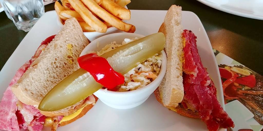 Restaurant La Flamberie | restaurant | 2015 Boulevard des Laurentides E, Laval, QC H7M 2R2, Canada | 4506692345 OR +1 450-669-2345