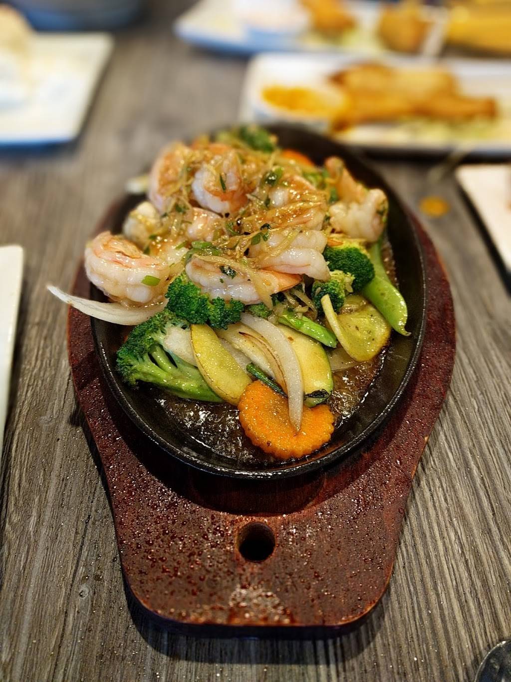 Naviyas Thai Brasserie | restaurant | 2812 W 43rd St, Minneapolis, MN 55410, USA | 6122765061 OR +1 612-276-5061