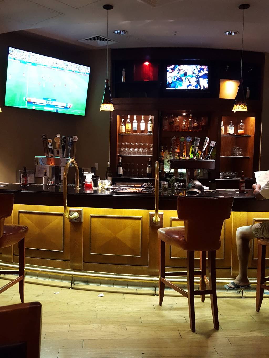 Whispers Bar & Grill | restaurant | 299 2nd St, San Francisco, CA 94105, USA | 4159470700 OR +1 415-947-0700