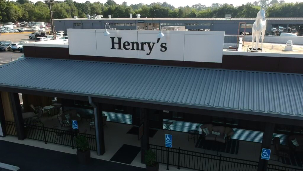Henrys Mustang Cafe | restaurant | 2500 Jordan Ln NW, Huntsville, AL 35816, USA | 2565171288 OR +1 256-517-1288