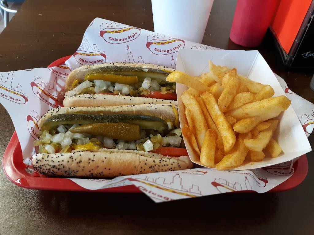 Chicago DogHouse | restaurant | 2215, 1527 N Detroit St, Warsaw, IN 46580, USA | 5742675757 OR +1 574-267-5757