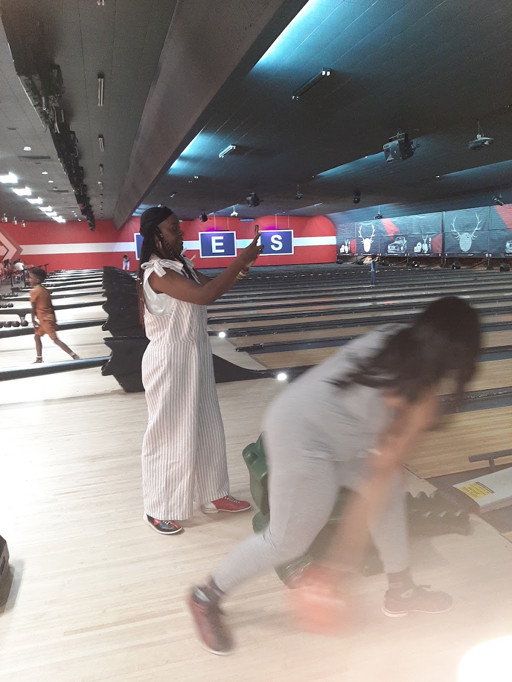 AMF Pikesville Lanes | restaurant | 1723 Reisterstown Rd, Pikesville, MD 21208, USA | 4104861444 OR +1 410-486-1444