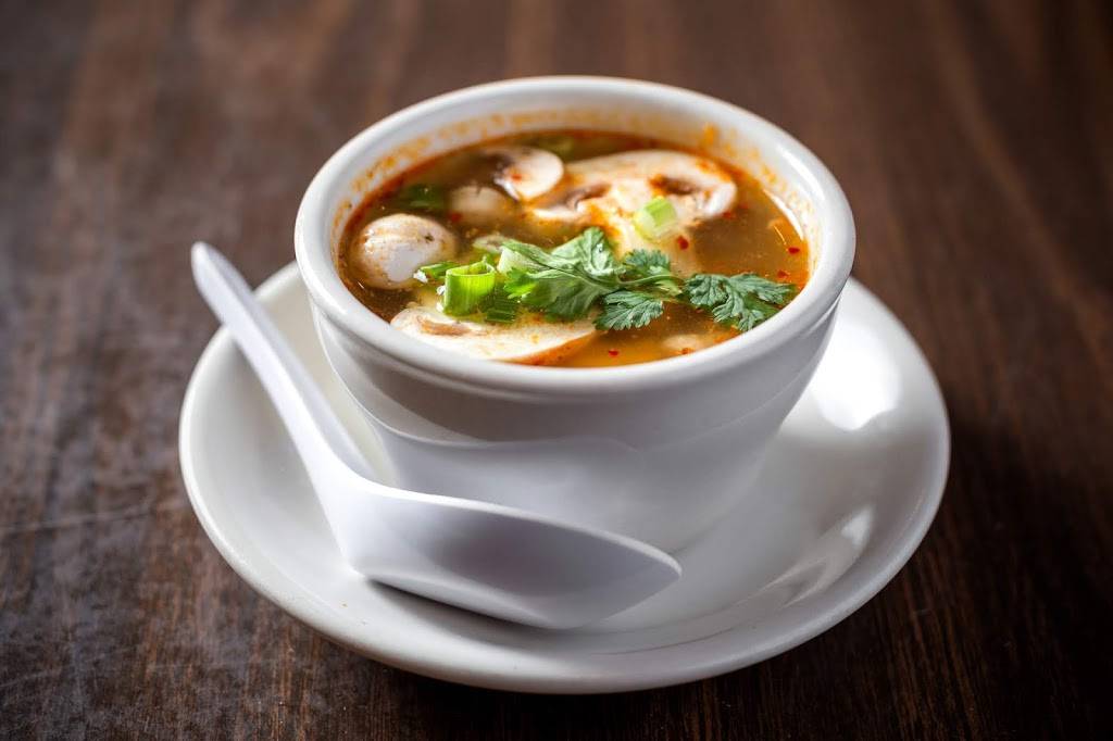 Royal Thai Restaurant | restaurant | 2209 W Montrose Ave, Chicago, IL 60618, USA | 7735090007 OR +1 773-509-0007