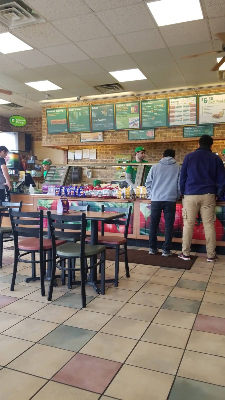 Subway | restaurant | 2720 B Newport Hwy, Sevierville, TN 37876, USA | 8654530444 OR +1 865-453-0444