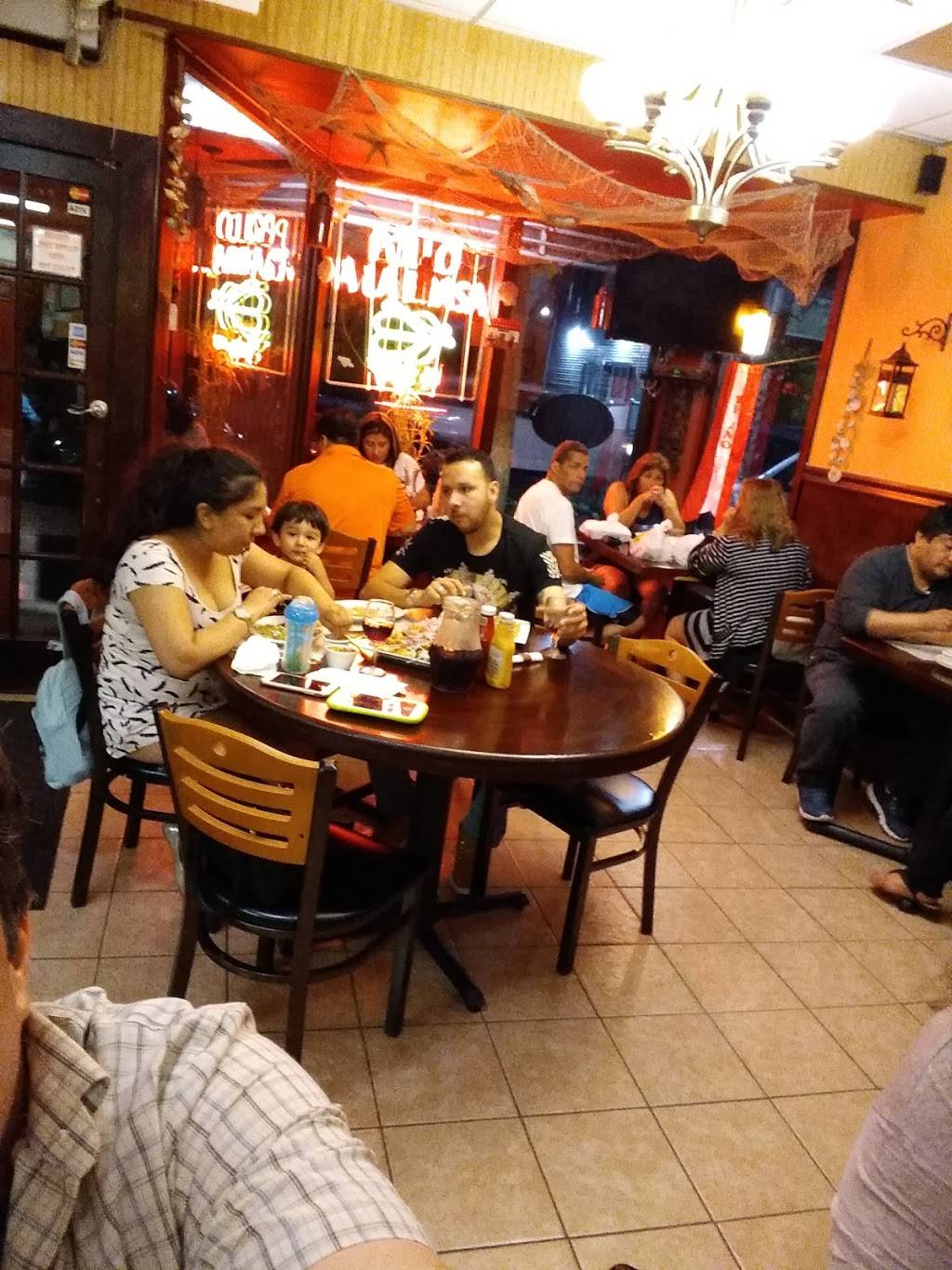 Golden Chicken | restaurant | 164 E Main St, Bay Shore, NY 11706, USA | 6316478240 OR +1 631-647-8240