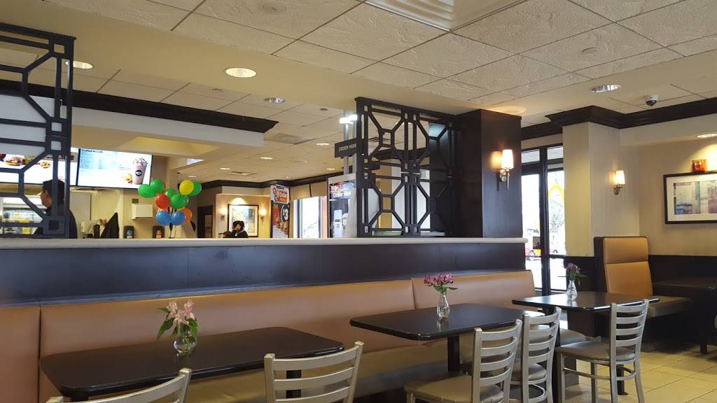 McDonalds | cafe | 1335 County Farm Rd, Carol Stream, IL 60188, USA | 6308308810 OR +1 630-830-8810
