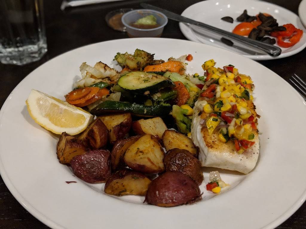 Salvatores Italian Grill | restaurant | 8720 E Market St, Warren, OH 44484, USA | 3306097777 OR +1 330-609-7777