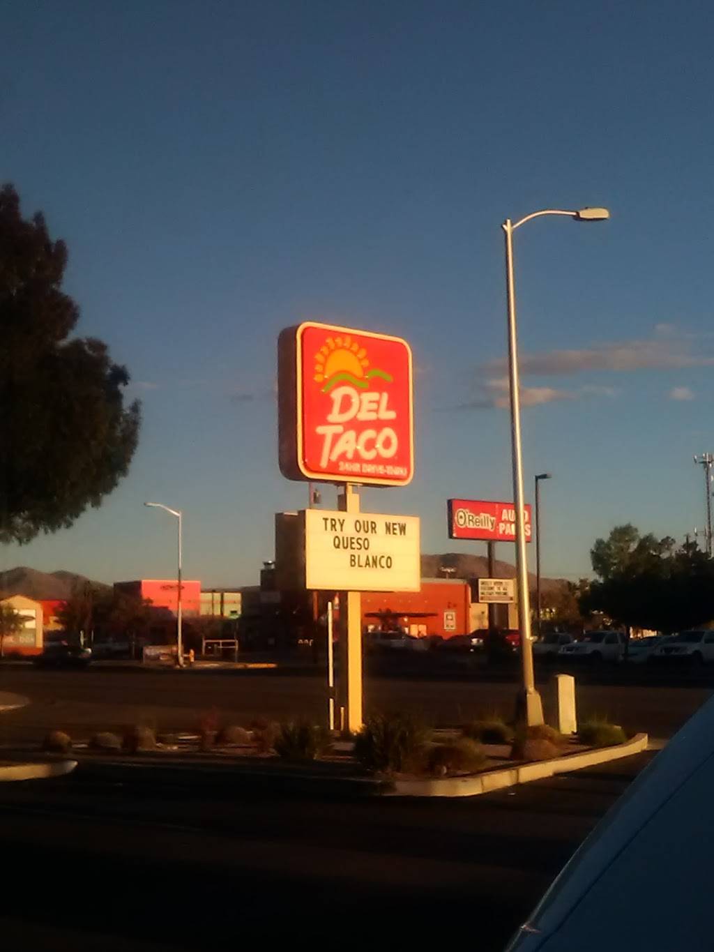 Del Taco | meal takeaway | 10015 Central Ave NE, Albuquerque, NM 87123, USA | 5052925188 OR +1 505-292-5188