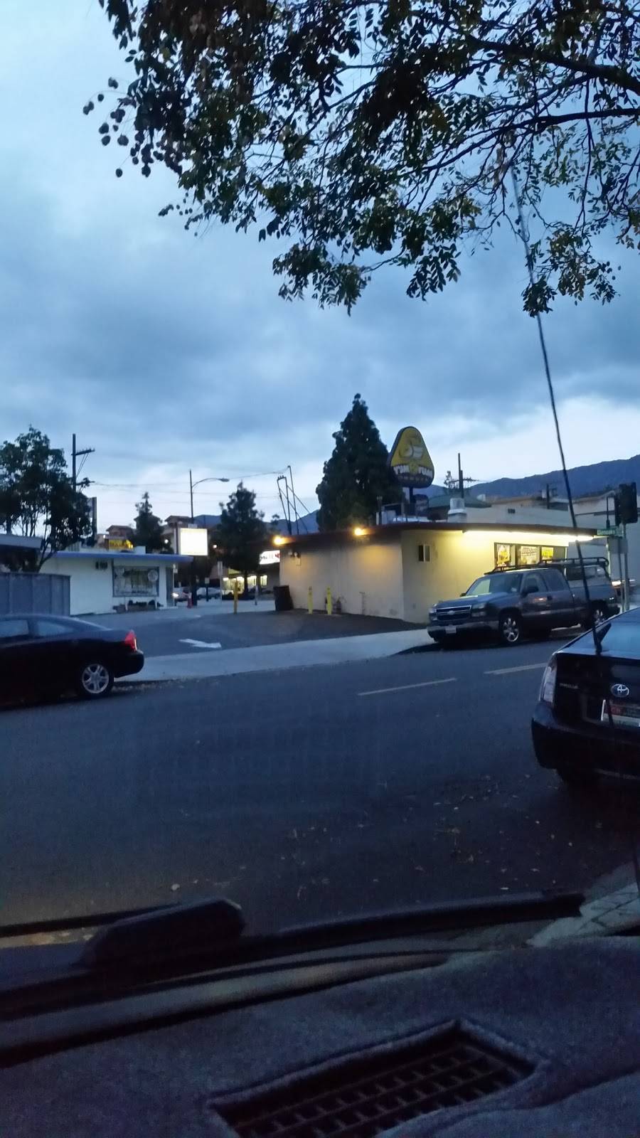 Yum Yum Donuts | cafe | 555 S Glenoaks Blvd, Burbank, CA 91502, USA | 8188433831 OR +1 818-843-3831