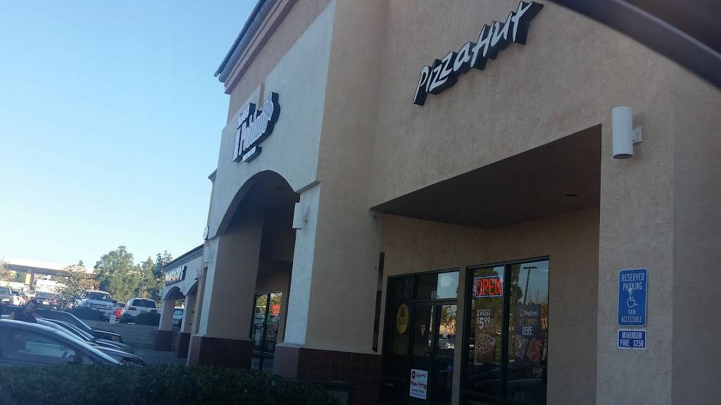 Pizza Hut | restaurant | 885 E H St D, Chula Vista, CA 91910, USA | 6194822600 OR +1 619-482-2600