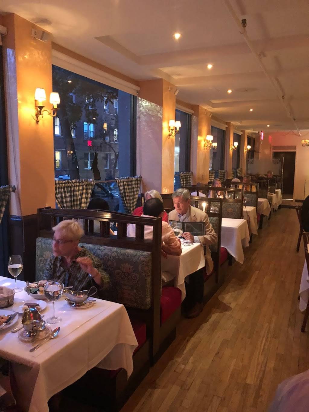 Bistro Pierre Lapin | restaurant | 99 Bank St, New York, NY 10014, USA | 2128586600 OR +1 212-858-6600