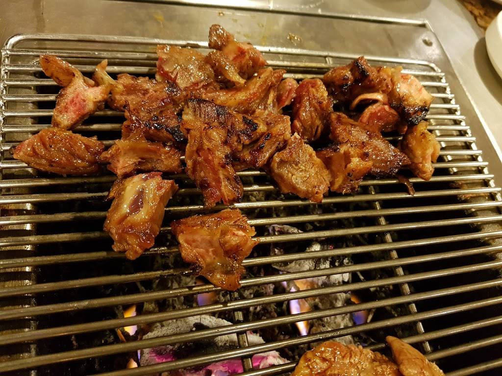 Soot Bull Jeep | restaurant | 3136 W 8th St, Los Angeles, CA 90005, USA | 2133873865 OR +1 213-387-3865